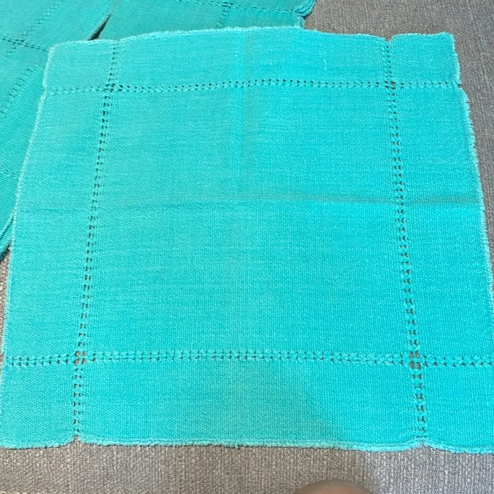 Set of 4 cotton raw edge napkins.